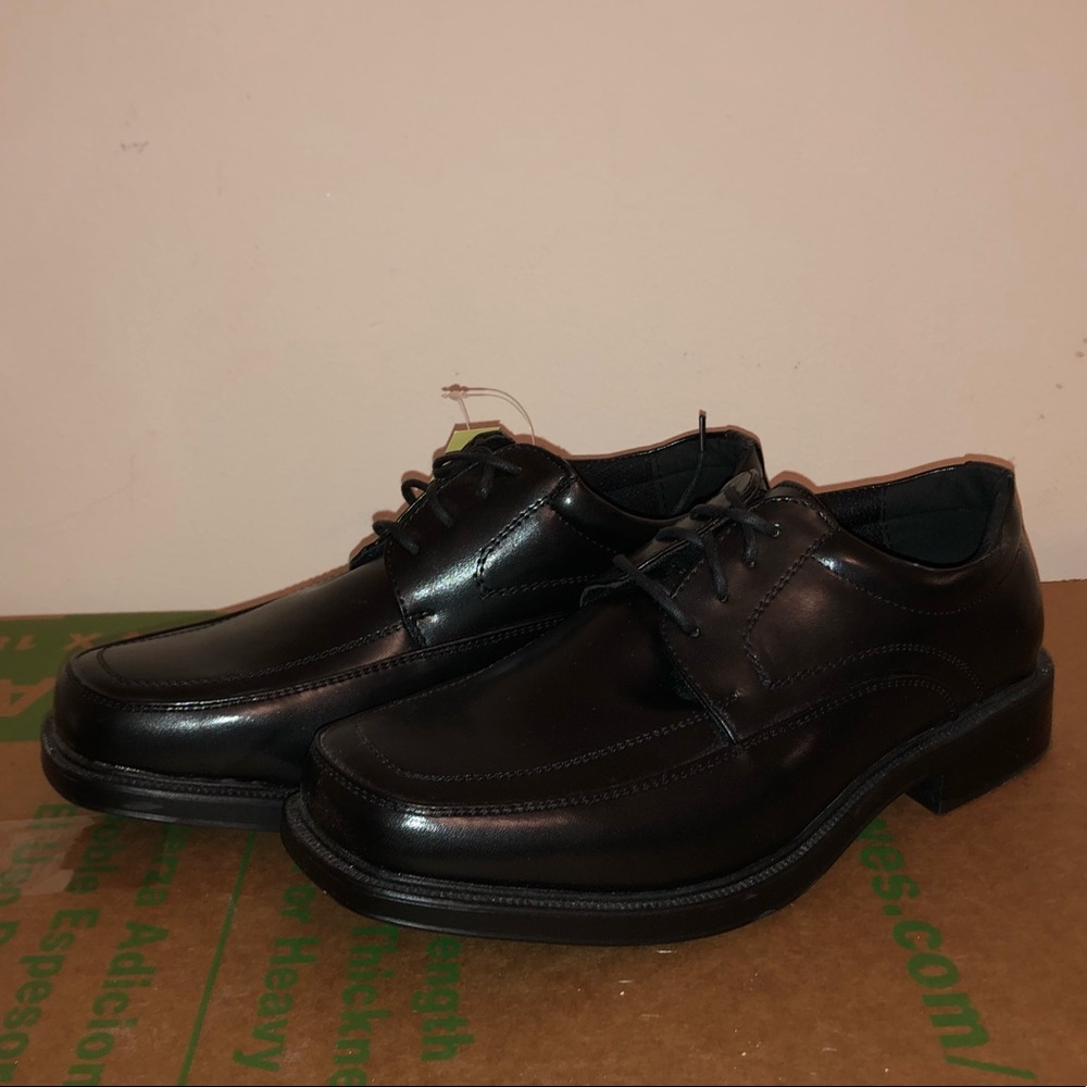 Dress shoes 8 1/2 W